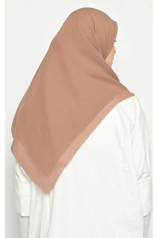 Hijab Segi 4 Voal Gucci Lasercut Mocca